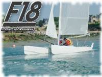 Photo de F18 et logo F18. Photo de F18 et logo F18.